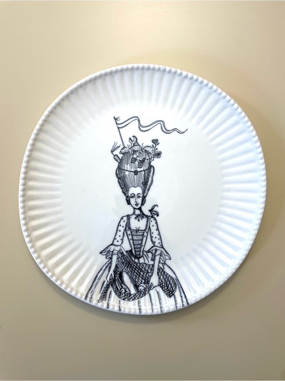 ANTHROPOLOGIE Balducci "Ladies in Waiting" 10.5” Crimped Edge Dinner Plate